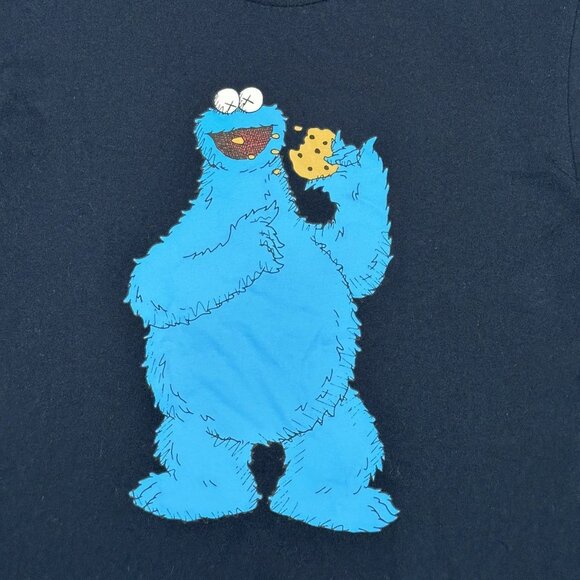 Uniqlo x Kaws x Sesame Street Cookie Monster T Shirt - Picture 3 of 6